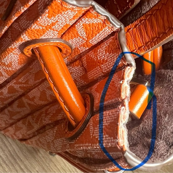 MICHAEL KORS Willa Pleated Bucket Bag in Orange Monogram w/ Matching Pouch - EUC - Picture 8 of 16